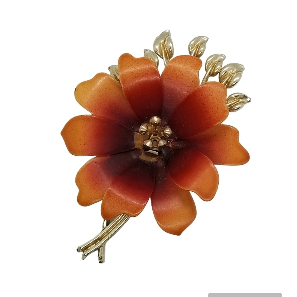 CORO VINTAGE GOLDTONED FLOWER BROOCH WITH ORANGE/RED ENAMEL DETAIL